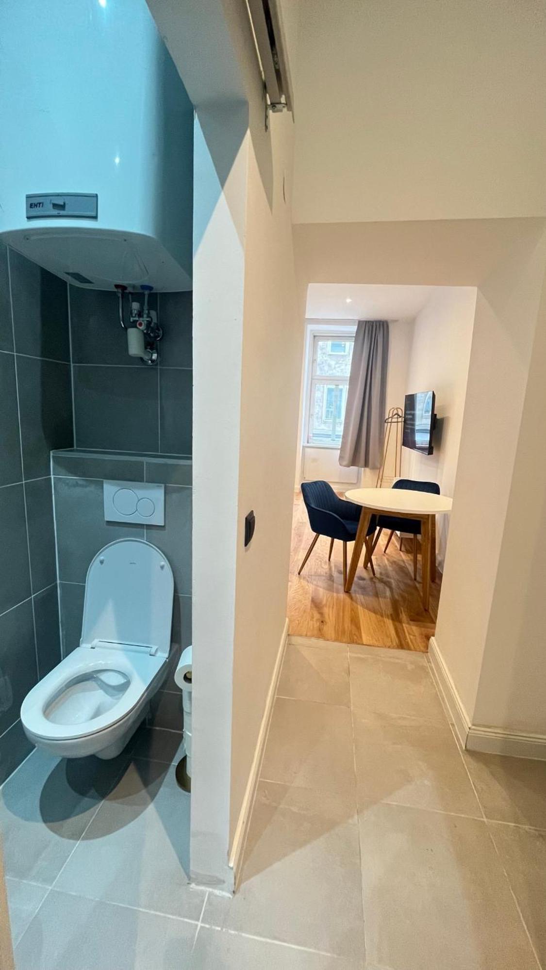 K&k Near Hauptbahnhof - Kingsize Bed Apartment Vienna